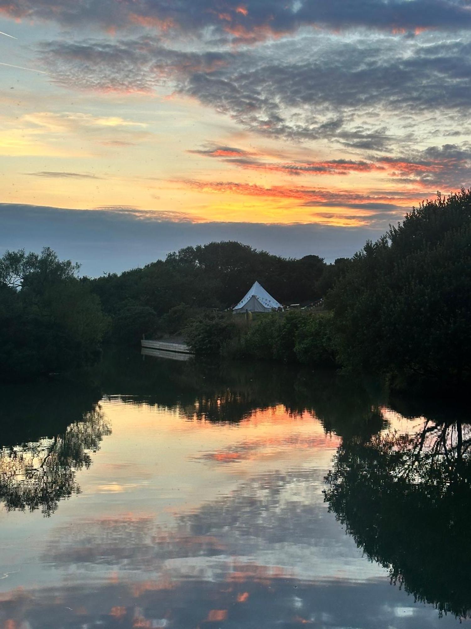 Lakeside Glamping Firecrest St Columb Major Exterior photo