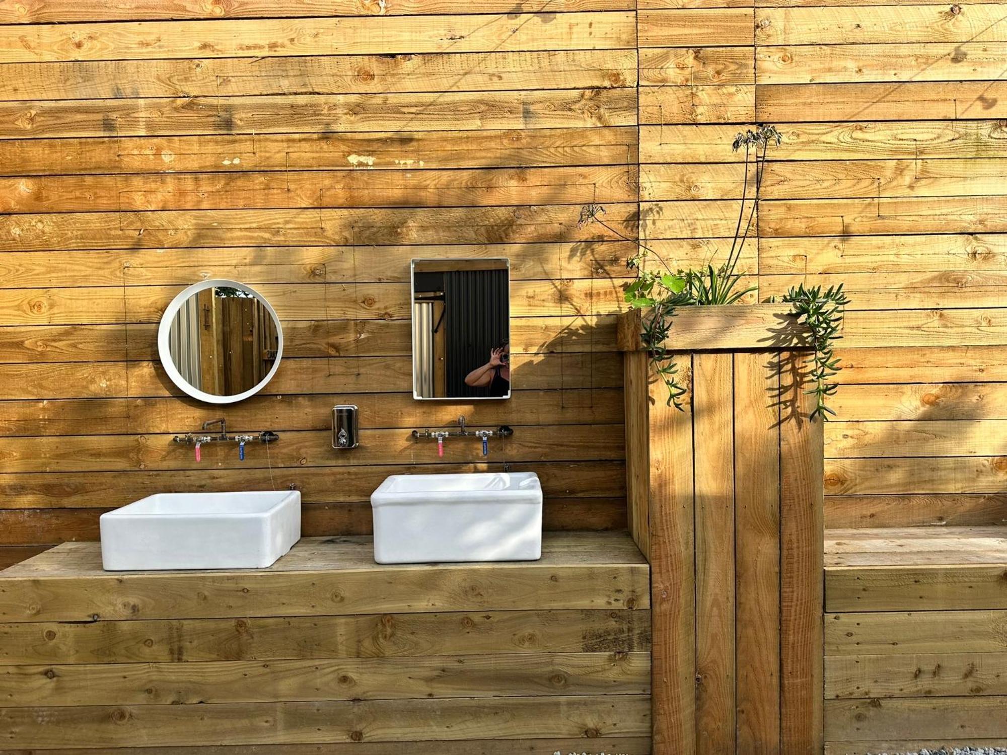 Lakeside Glamping Firecrest St Columb Major Exterior photo